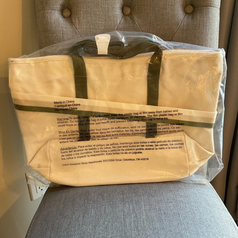 DSW Canvas Travel Tote - New Without Tags - Picture 10 of 13